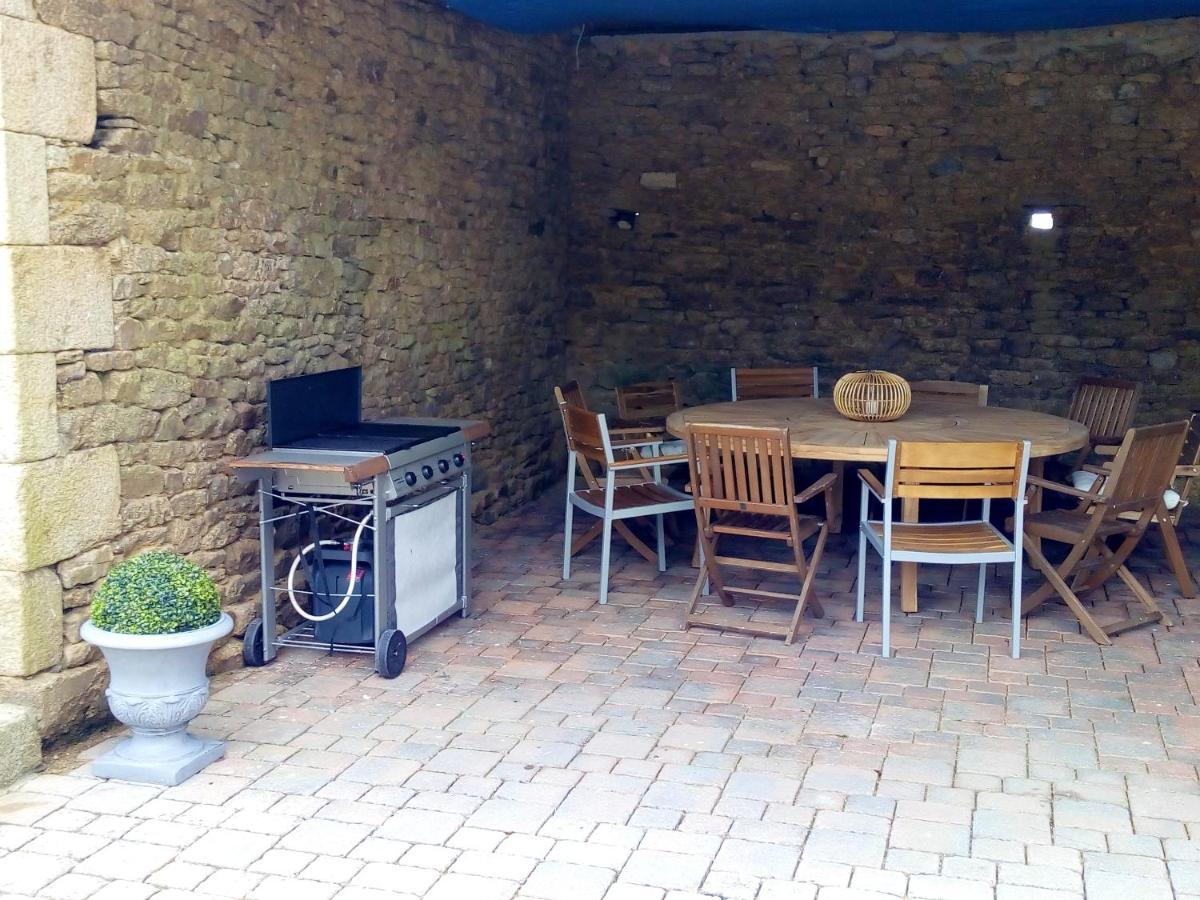 Maison Spacieuse A Plougonven Avec Jacuzzi Et Jardin Esterno foto