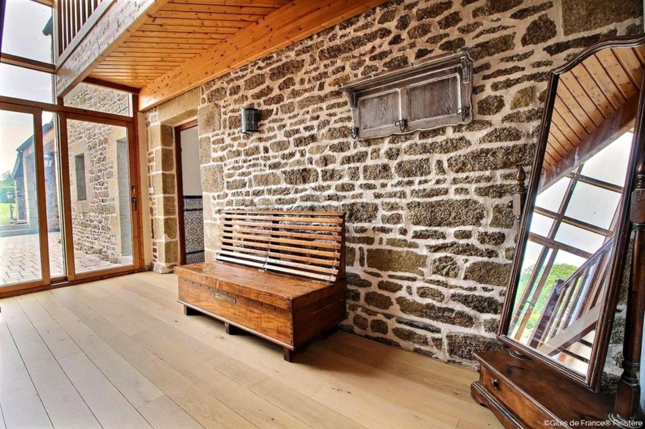 Maison Spacieuse A Plougonven Avec Jacuzzi Et Jardin Esterno foto