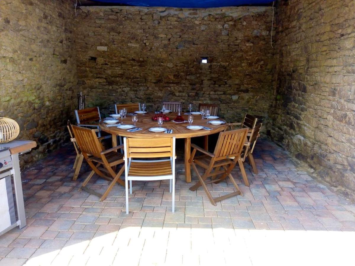 Maison Spacieuse A Plougonven Avec Jacuzzi Et Jardin Esterno foto