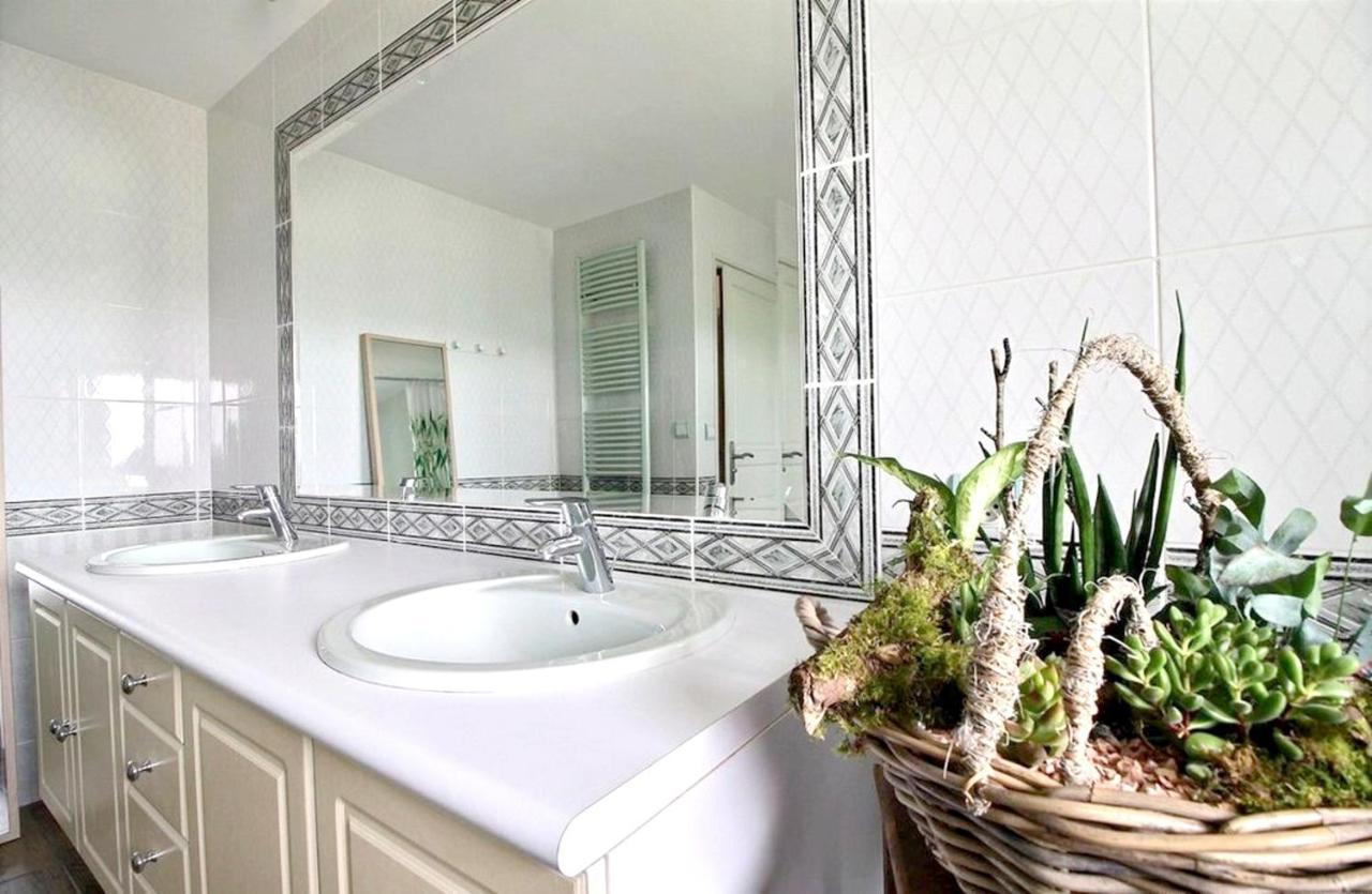 Maison Spacieuse A Plougonven Avec Jacuzzi Et Jardin Esterno foto