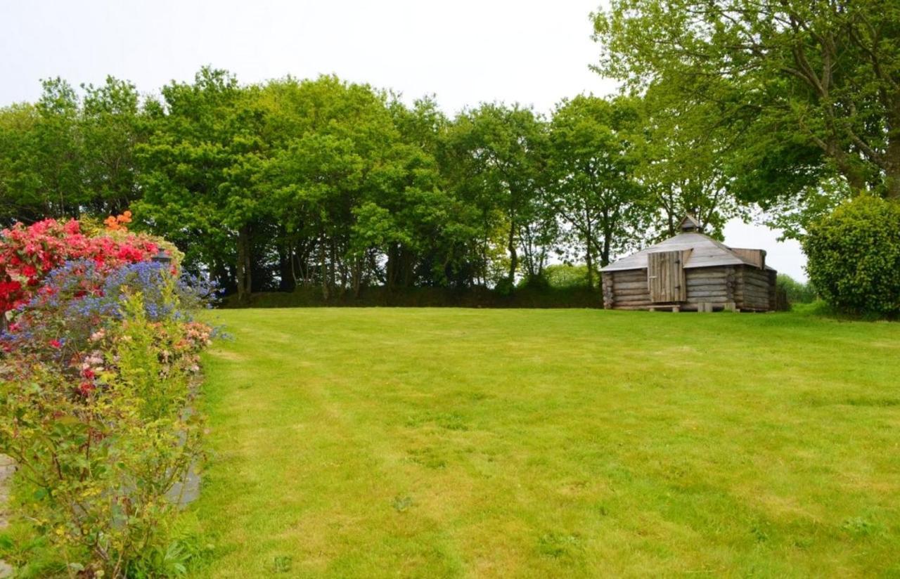 Maison Spacieuse A Plougonven Avec Jacuzzi Et Jardin Esterno foto