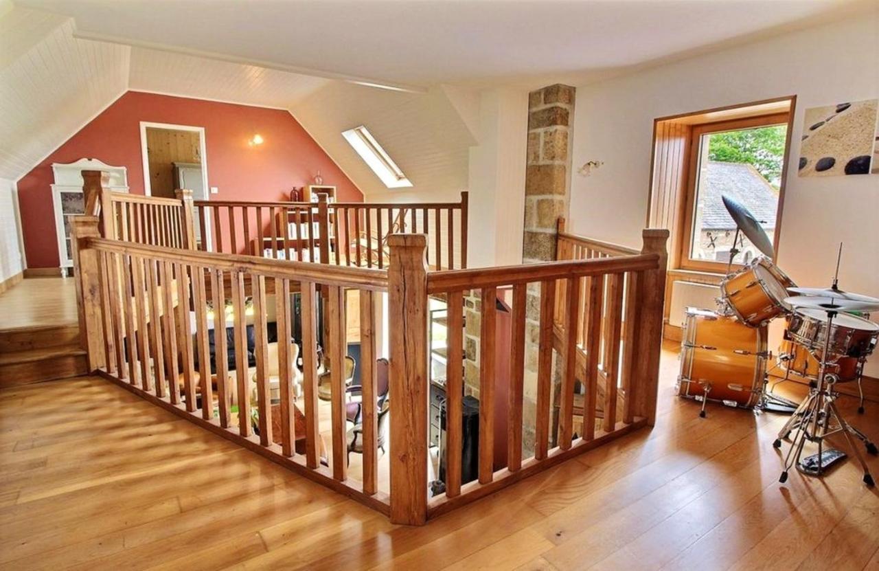 Maison Spacieuse A Plougonven Avec Jacuzzi Et Jardin Esterno foto