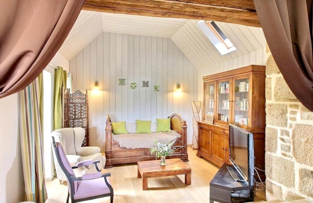 Maison Spacieuse A Plougonven Avec Jacuzzi Et Jardin Esterno foto