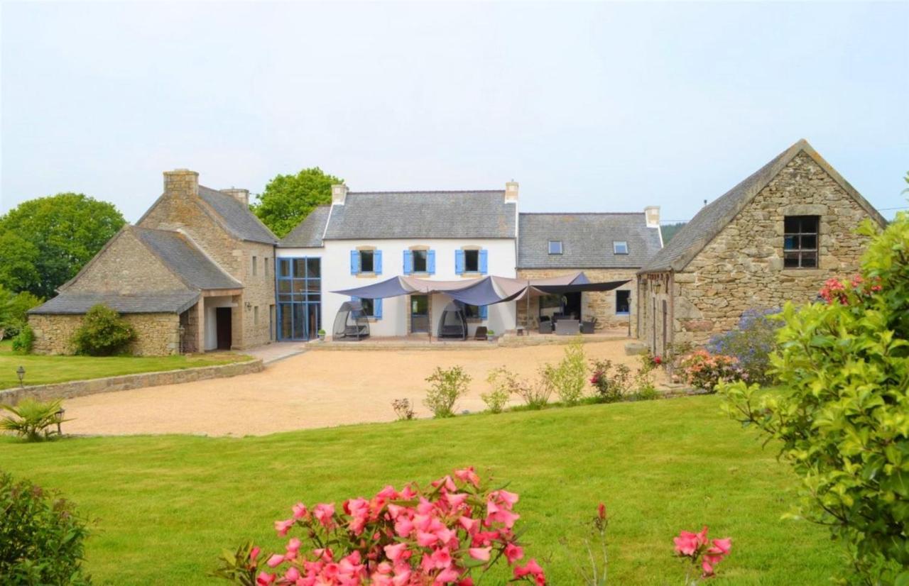 Maison Spacieuse A Plougonven Avec Jacuzzi Et Jardin Esterno foto